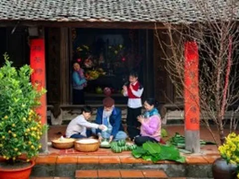 Dự thi ‘Tết hạnh phúc’, săn bóng có chữ ký của đội tuyển Việt Nam