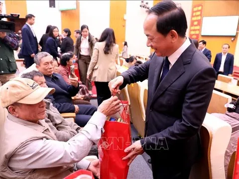 Trưởng Ban Tuyên giáo và Dân vận Trung ương chúc Tết tại Tuyên Quang