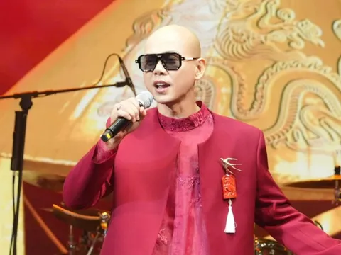 Phan Đinh Tùng tuyên bố về nhạc Tết trùng tên 'siêu hit' Happy New Year của ABBA