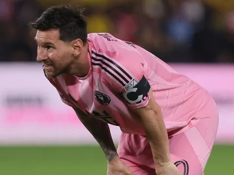 Messi xin lỗi vì dính chấn thương