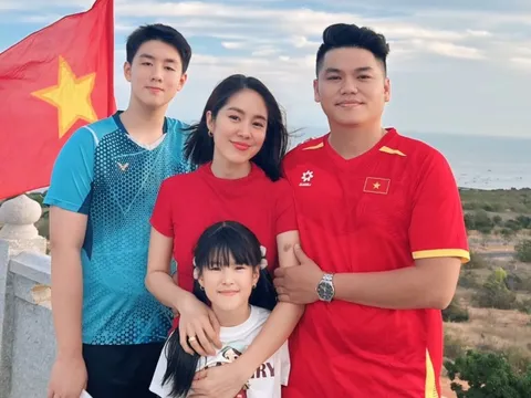Vợ chồng Lê Phương đưa 2 con về quê nội trước Tết