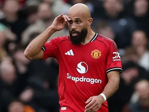 Neville gây phẫn nộ khi nói về Mbeumo