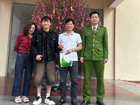 Vừa từ nước ngoài về, phát hiện tài khoản ngân hàng có 2 khoản tiền lạ lên tới 175 triệu đồng, người đàn ông vội đến công an trình báo