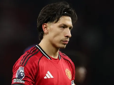 Pha xử lý 'triệu view' của trung vệ MU