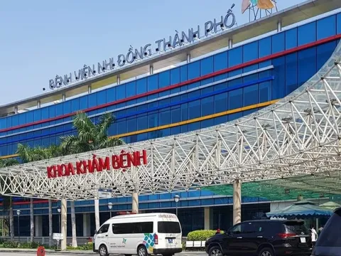 Thụt dầu 300 cái, bé trai 15 tuổi nhập viện 1