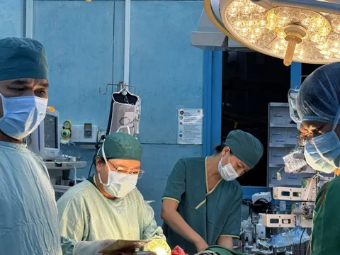 Giành giật sự sống cho bệnh nhi 3 tuổi bỏng 70% cơ thể 0