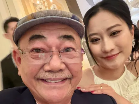 NSND Việt Anh tình tứ với vợ kém 36 tuổi trong ngày Valentine