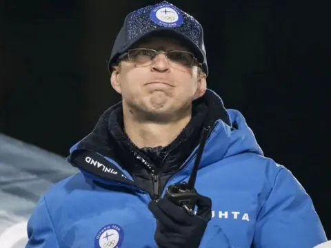 HLV mất việc ở Olympic 2026 vì 'quá chén'