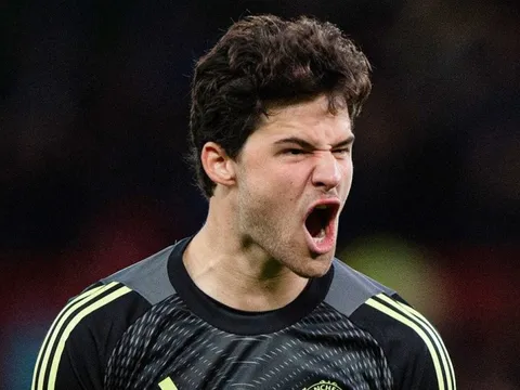 Tân binh MU vào top 10 thủ môn hay nhất thế giới