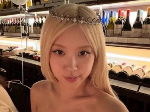 Rosé (BLACKPINK) đón sinh nhật tuổi 29 đầy quyến rũ