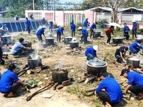 Gói bánh tét ngày Xuân, nét đẹp văn hóa người dân Nam Bộ