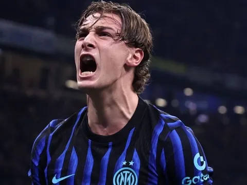 Inter làm nên lịch sử ở derby Italy