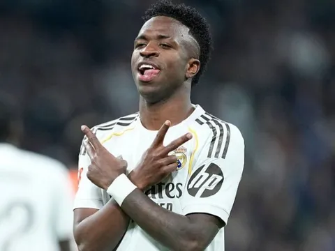 Vinicius lập cú đúp, Real chiếm ngôi đầu của Barca