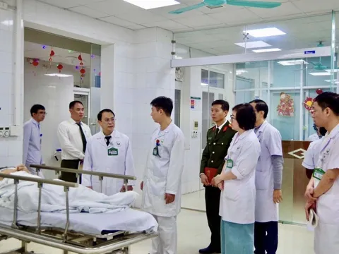 Cấp cứu khẩn nữ sinh bị tai nạn giao thông ngày 27 Tết 0