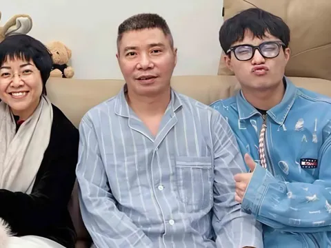 Vợ NSND Công Lý phản ứng khi MC Thảo Vân đưa con đến nhà chúc Tết