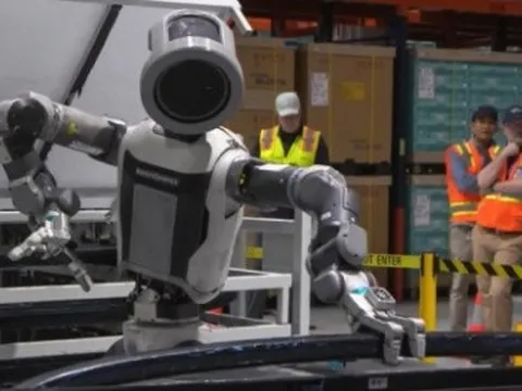 Mỹ-Trung Quốc cạnh tranh trong lĩnh vực robot hình người, Hàn Quốc có được hưởng lợi?