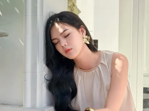 Diễn viên Ngọc Trinh báo tin tang sự vào tối 28 Tết