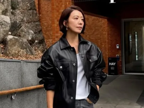 Bức ảnh tuổi U60 của Kim Hee Ae gây sốt