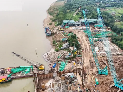 Mục sở thị đại công trường thi công 7 cầu bắc qua sông Hồng