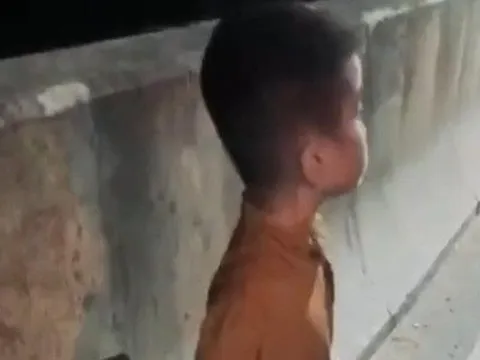 Bé trai 11 tuổi đi lạc trên cao tốc trong đêm giao thừa