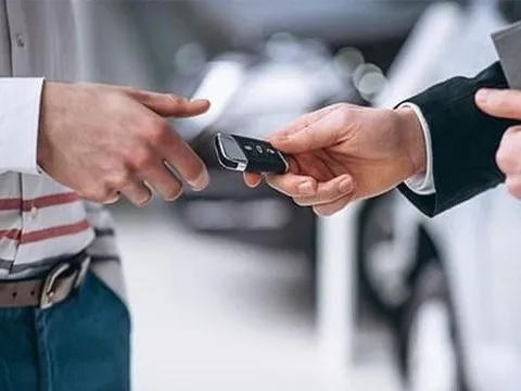 Chủ xe uống rượu thuê người lái hộ cần lưu ý điều gì?