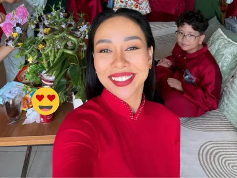 Danh tính nữ ca sĩ Vbiz mời người hâm mộ tới nhà riêng xông đất