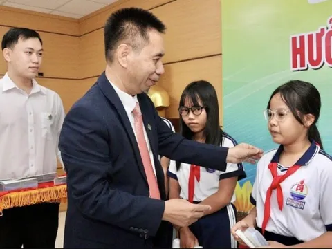 Hơn 3 thập niên miệt mài 'gieo ánh sáng' cho bệnh nhân nghèo 0