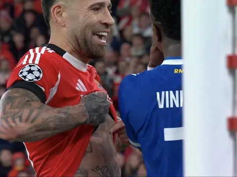 Otamendi khiêu khích Vinicius bằng hình xăm World Cup