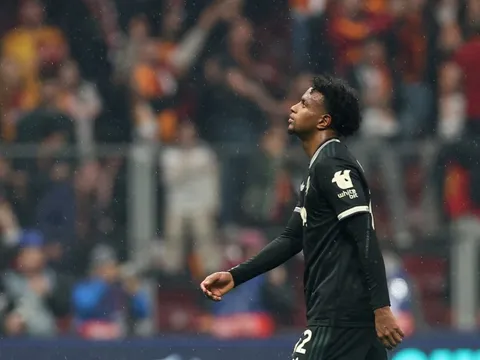 Juventus sụp đổ