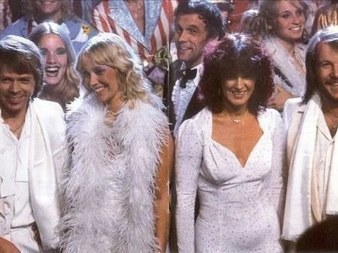 Điều ít biết về ca khúc bất hủ 'Happy New Year'