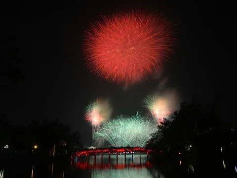 Rộn ràng không khí đón xuân trên mọi miền Tổ quốc