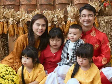 Vợ chồng Vân Trang đón Tết miền Tây bên 4 con