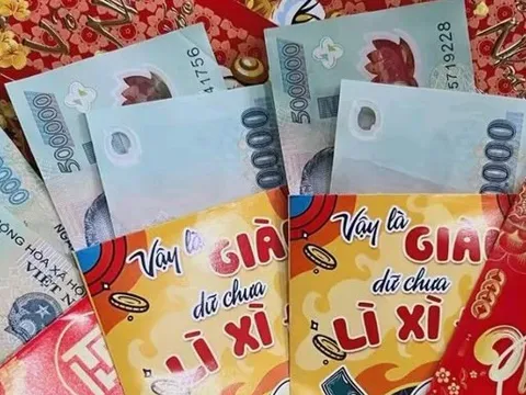 Cầm 15 triệu tiền lì xì của con, tôi nhận ra 1 điều