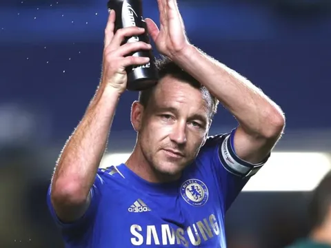 Terry nổi giận khi bị so sánh với Van Dijk