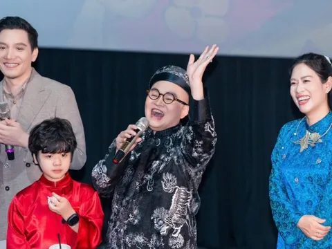 Thấy gì từ chuyến cinetour của nghệ sĩ Xuân Hinh lúc 2h sáng?