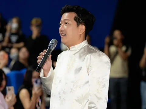 Trường Giang được khán giả tặng 10 cây vàng