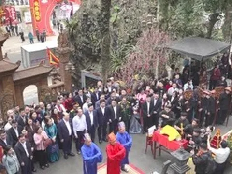 Rộn ràng Lễ hội Đền Đuổm