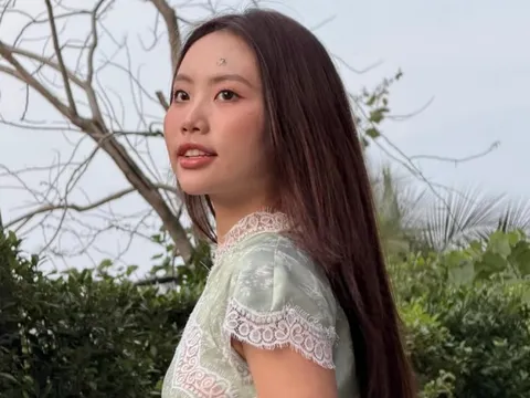 Phương Mỹ Chi ăn diện điệu đà du xuân, khoe trọn visual xinh đẹp