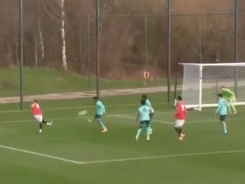 Pha ghi bàn khó tin của sao trẻ MU