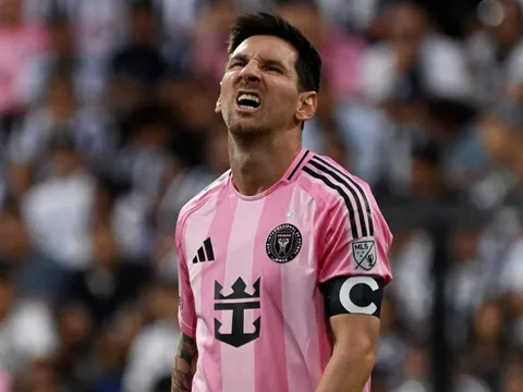 Kết luận vụ Messi xông vào phòng trọng tài