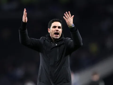 Tranh cãi bùng nổ sau 10 phút derby Tottenham - Arsenal bị ngắt quãng