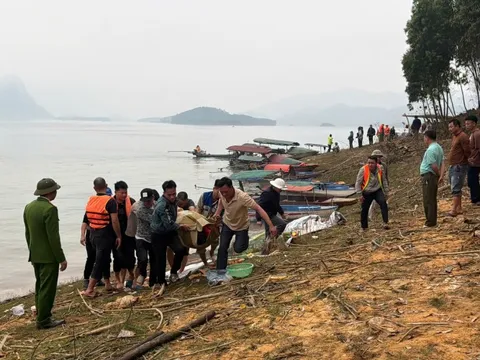 Khắc phục hậu quả vụ tai nạn giao thông đường thủy đặc biệt nghiêm trọng trên hồ Thác Bà, Lào Cai