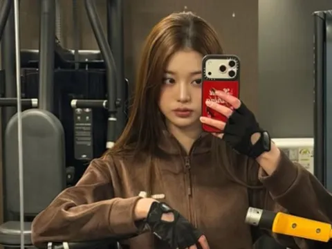 Jang Won Young (IVE) gây sốt với ảnh đời thường cực quyến rũ