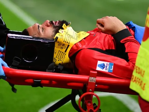 Tuyển thủ Anh chấn thương ghê rợn