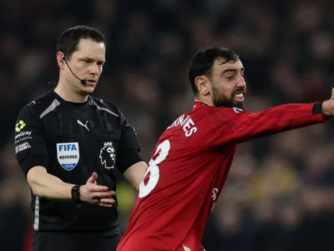 Vì sao MU chật vật thắng Everton?