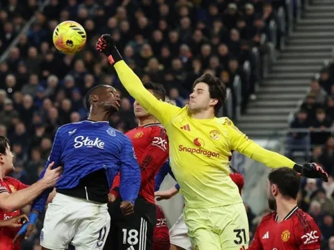 Lammens, Cunha nhận mưa lời khen từ fan MU