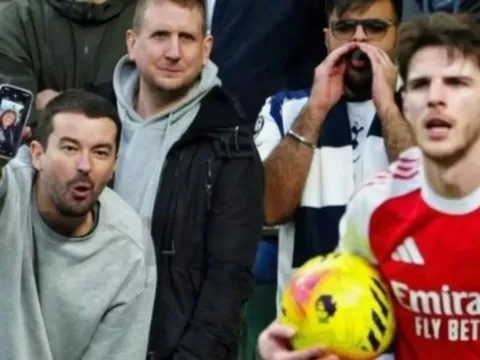 CĐV Tottenham chơi xấu Rice