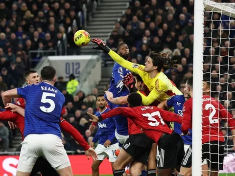 Everton làm mọi cách vẫn bất lực trước Lammens