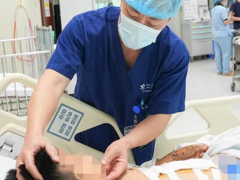 Bé 9 tuổi nhặt vật giống bóng đèn, đấu pin rồi phát nổ 0