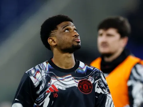 CĐV MU đòi gạch tên Amad